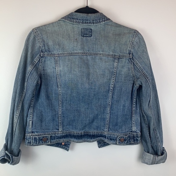 American Eagle Distressed Denim Trucker Jacket (Trucker Jacket) - Picture 5 of 8
